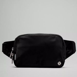 NWT Lululemon Everywhere Belt Large Black